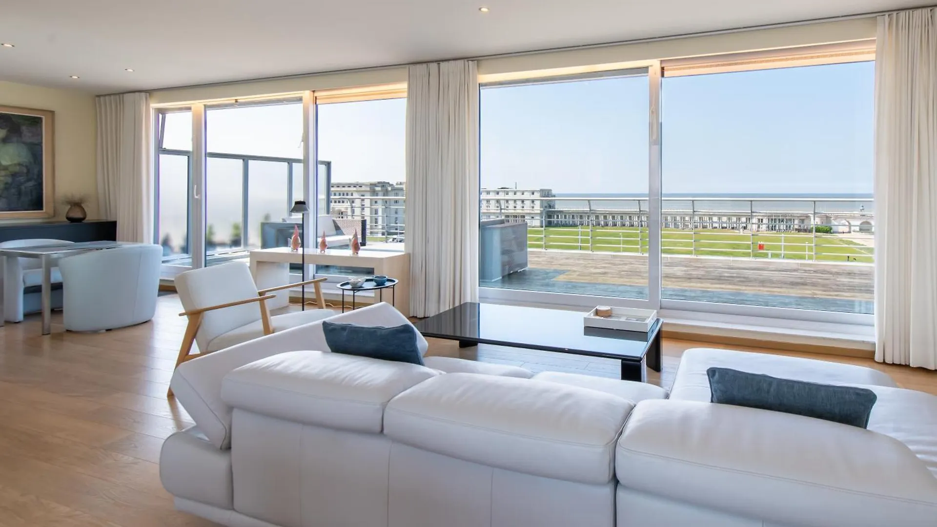 Penthouse Ostend With Seaview contacts